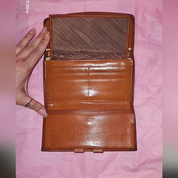 DOONEY & BOURKE VINTAGE ALL WEATHER PEBBLED LEATHER TRIFOLD WALLET - Picture 4 of 10